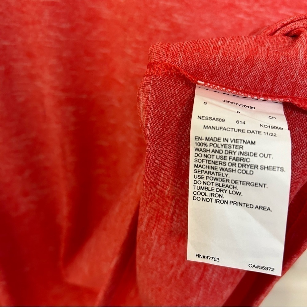 Nike  Heather Short Sleeve Hydroguard Swim T-Shirt in UNIVERSITY RED Size S - Picture 7 of 9